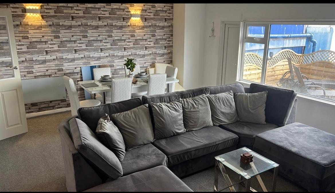 Sea View Lavish Apartment Sky Tv Whirlpool Bath Huge Balcony Newly Refurbished Бринлингтон Экстерьер фото