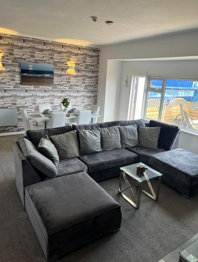 Sea View Lavish Apartment Sky Tv Whirlpool Bath Huge Balcony Newly Refurbished Бринлингтон Экстерьер фото